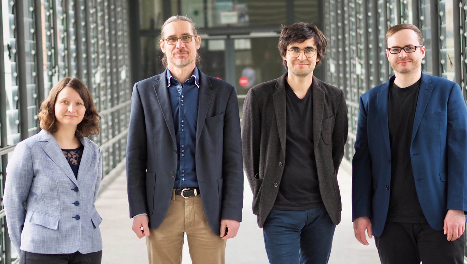 Das Projektteam mit Julia Berghäuser, Prof. Dr. Christian Erfurth, Prof. Dr. Felix Wilke und Elias Kühnel (von li. nach re.) (Goto: Wesley Preßler, Ernst-Abbe-Hochschule Jena)