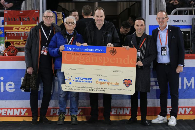 V.l.: Frank Schrader, Düsseldorf Marketing, Mario Rosa-Bian, Netzwerk Organspende, OB Dr. Stephan Keller, Torsten Rantzsch, Uniklinik Düsseldorf, Harald Wirtz, DEG. (Foto: Ingo Lammert)