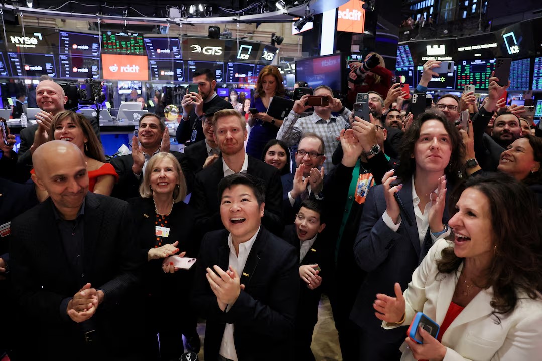 Active vs Passive Investing: Key Differences Explained