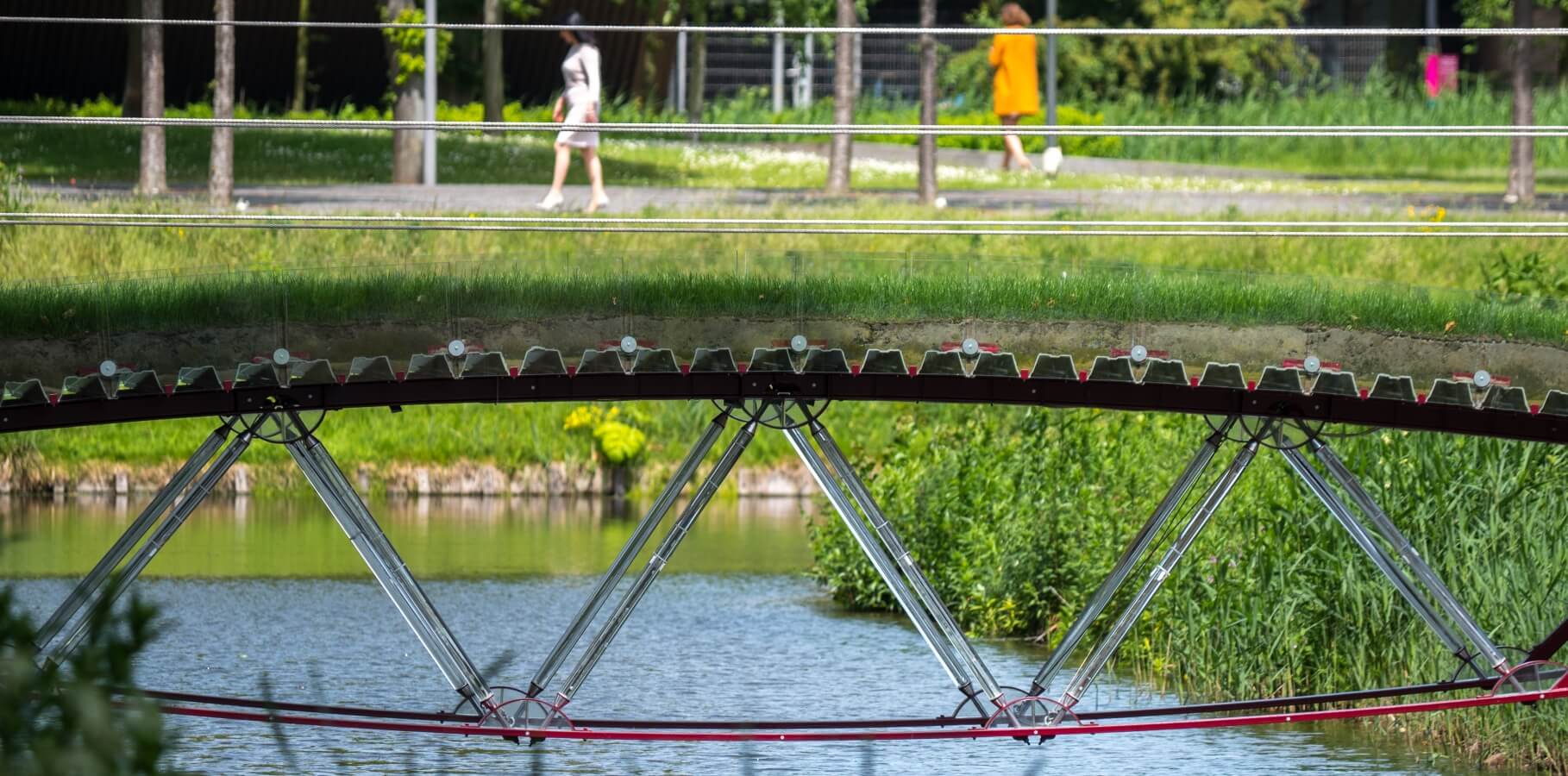 Titelbild_Glasbrücke_mini.jpg