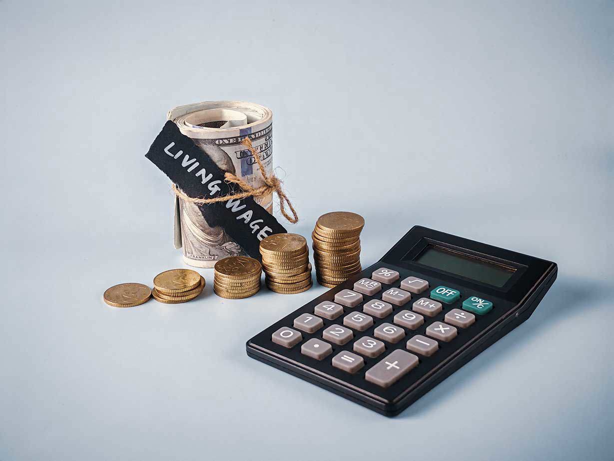 Ein Stapel Geldscheine, der mit einem Band mit der Aufschrift 