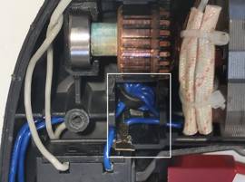 Examinez le moteur à charbons