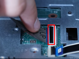 Vérifiez la connectique du clavier sur la carte-mère