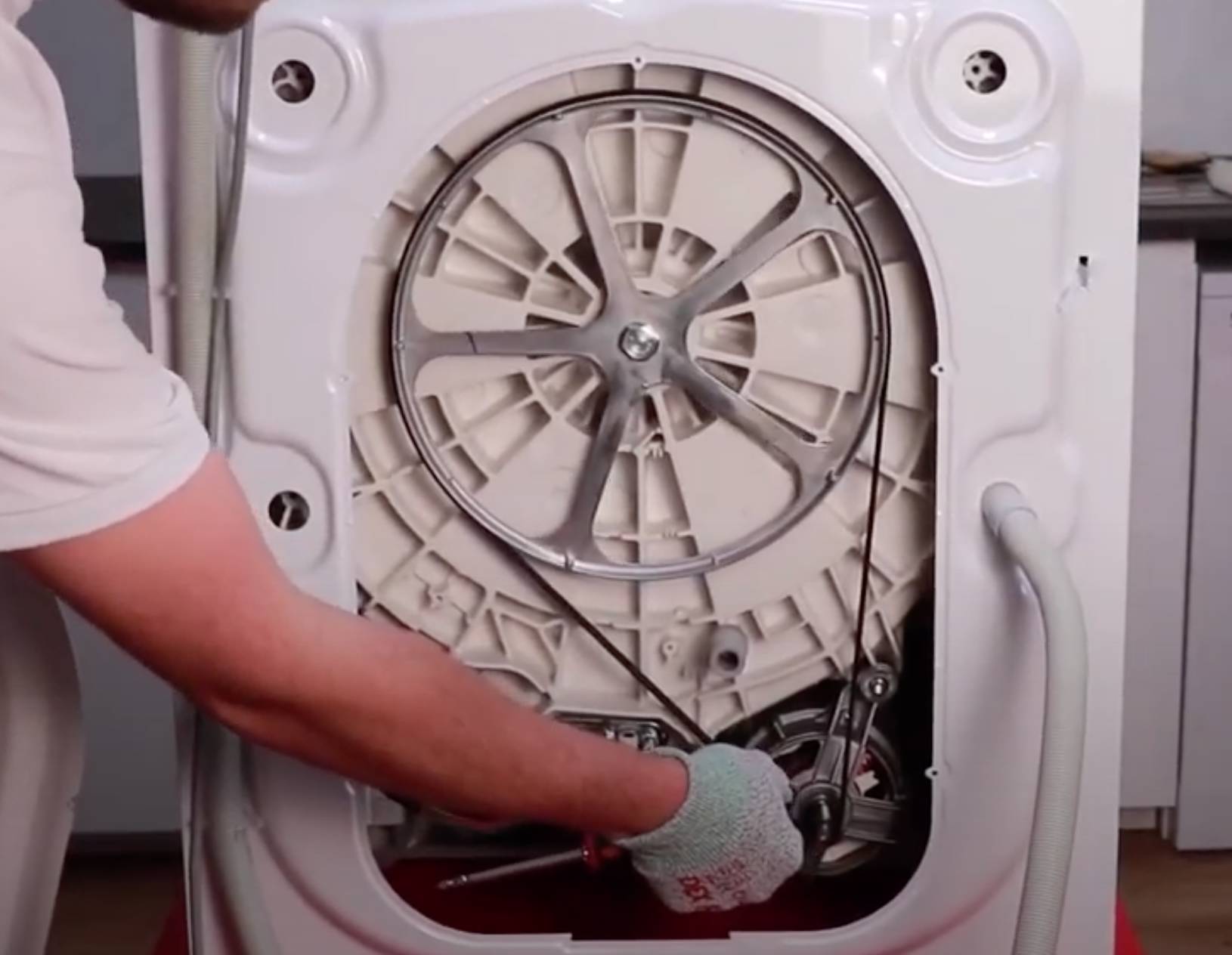 Ce lave-linge fonctionne sans électricité. Démonstration.