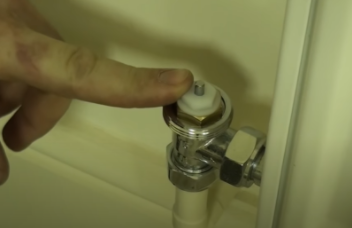 Ouvrez complètement le robinet thermostatique