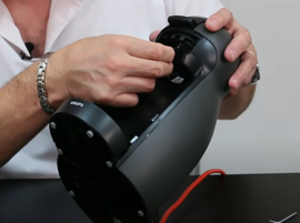 Débouchez la buse où s'écoule le café