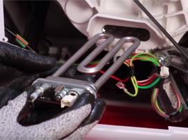 Examinez la partie entre la cuve et tambour