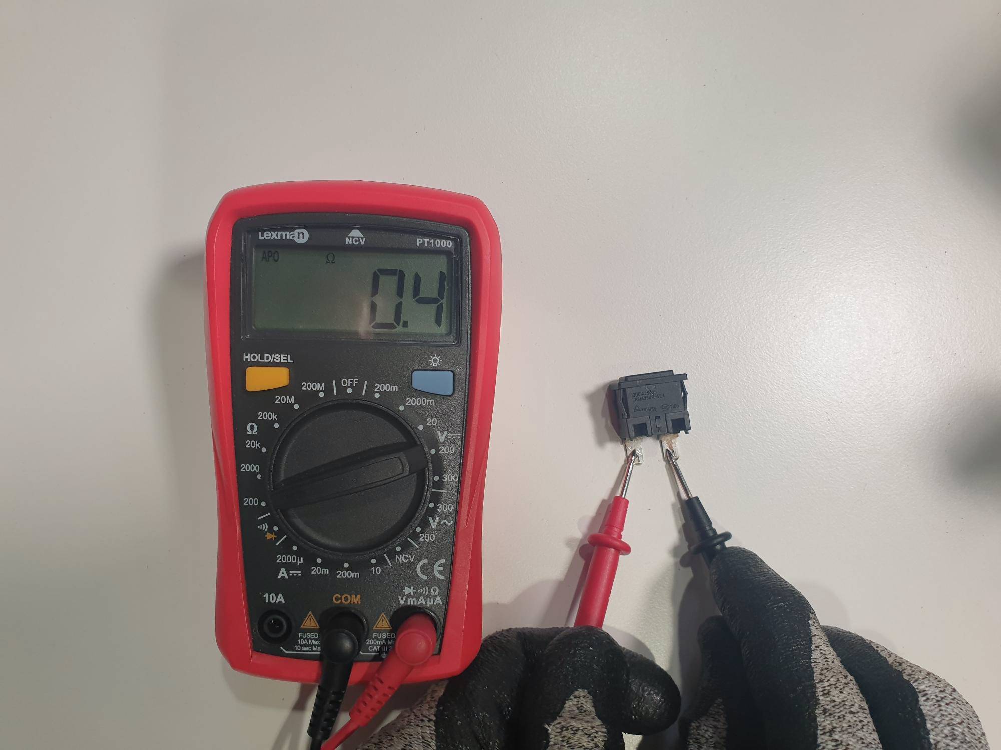 Testez l'interrupteur de la tronçonneuse