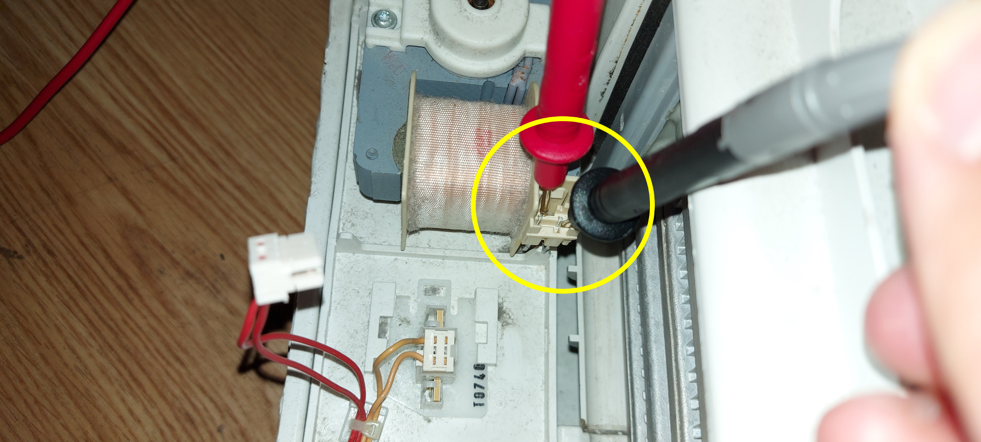 Contrôlez la pompe à eau du sèche-linge