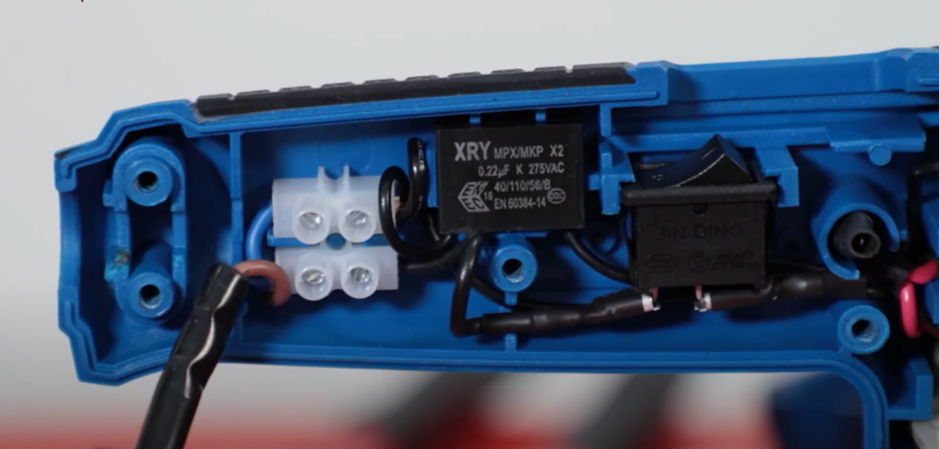 Vérifiez la filerie et les organes de la ponceuse