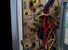 Changez la carte électronique du micro-ondes