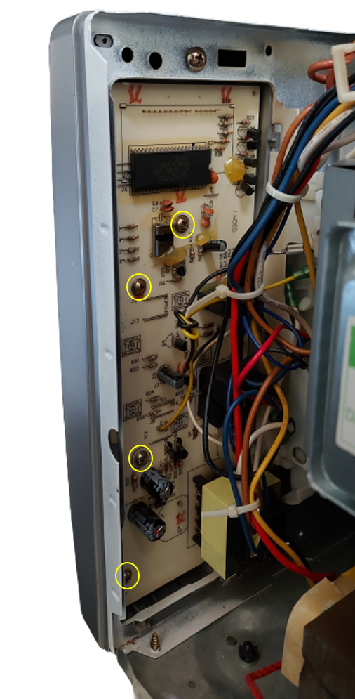 Changez la carte électronique du micro-ondes