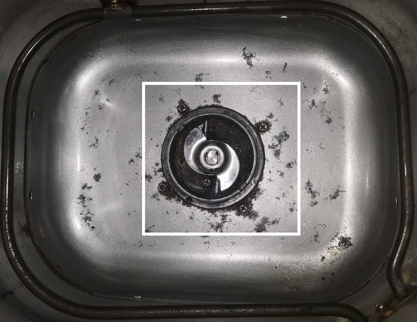 Examinez la cuve et les pales