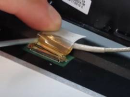 Contrôlez la connectique entre la carte mère et l'écran