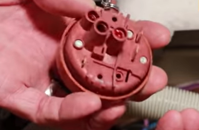 Testez le pressostat du lave-vaisselle