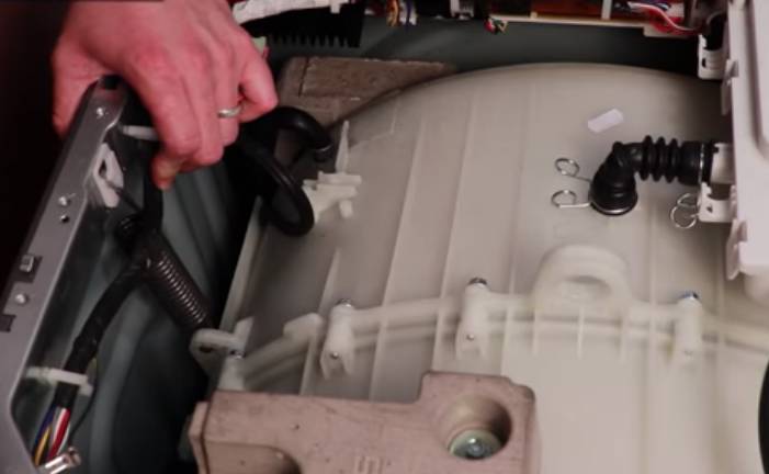 Examinez les roulements et les amortisseurs