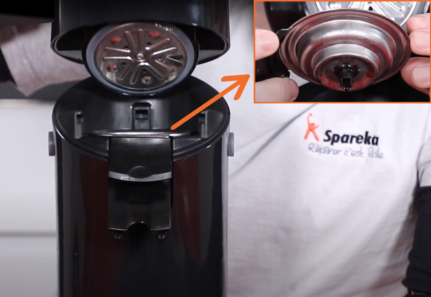 Inspectez le porte-dosette