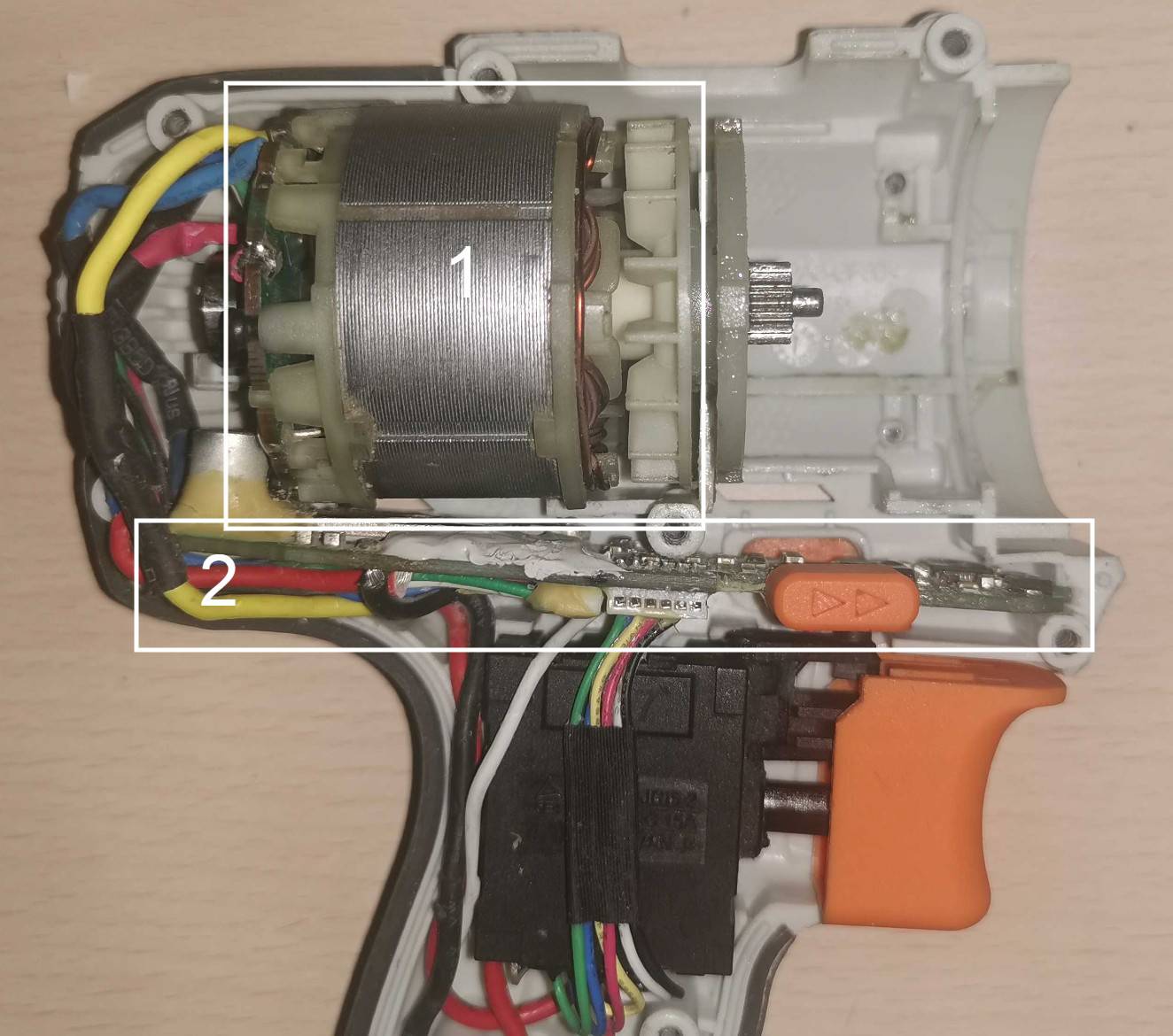 Vérifiez la carte électronique de la perceuse