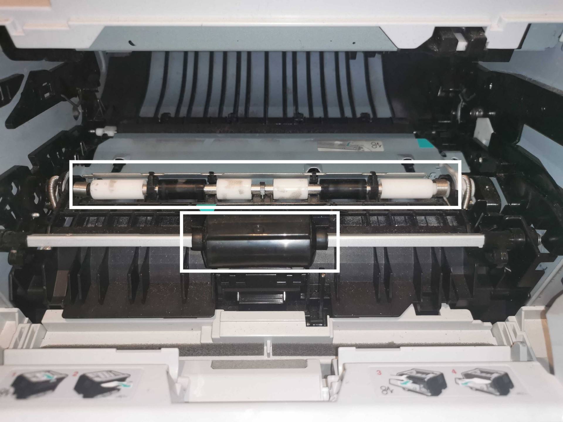 Vérifiez l'état des rouleaux d'entrainement du papier
