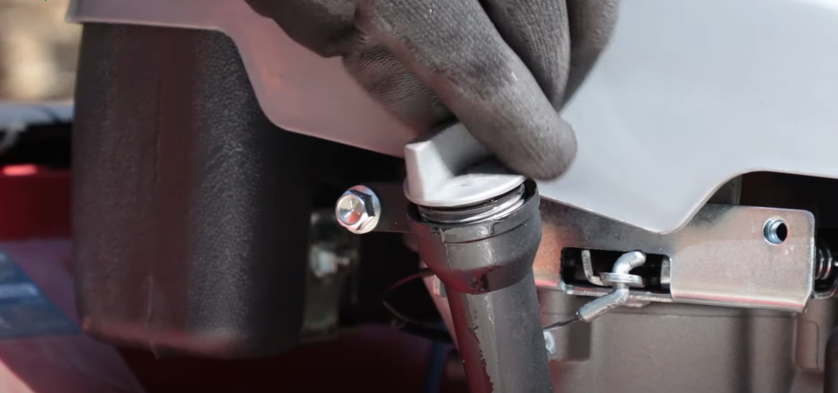 Vérifiez l'huile du moteur