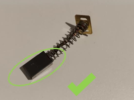 Examinez les charbons moteur