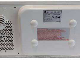 Déchargez le condensateur du micro-ondes