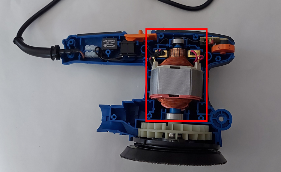 Vérifiez le moteur et les charbons moteur de la ponceuse