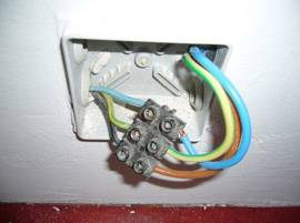 Vérifiez les raccordement des câbles