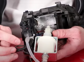 Contrôlez le débitmètre de la cafetière