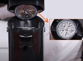 Nettoyez le bec verseur et le diffuseur