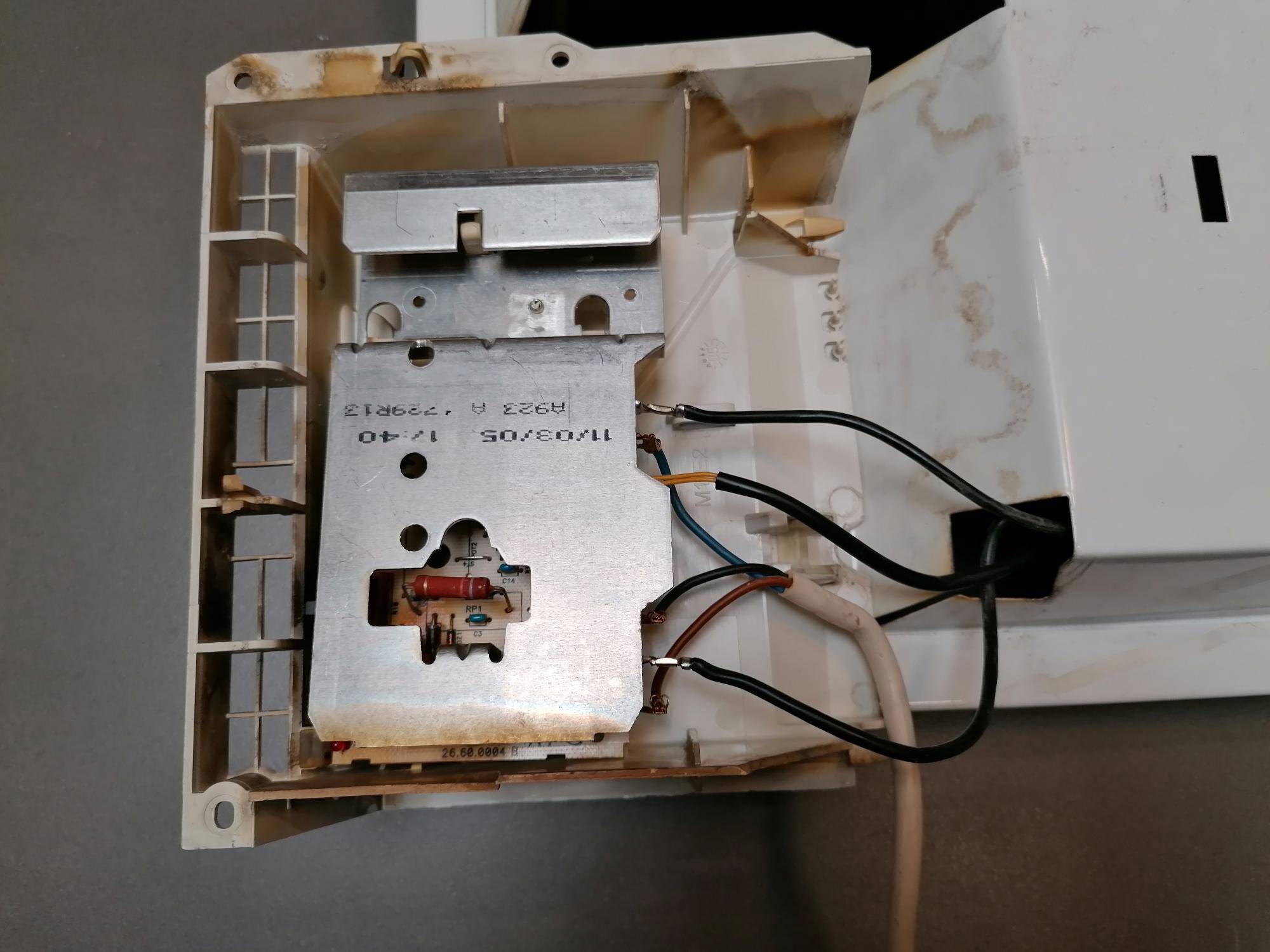 Inspectez l'état de la carte électronique