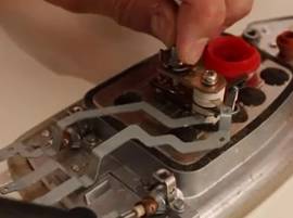 Testez et remplacez le thermostat du fer à repasser