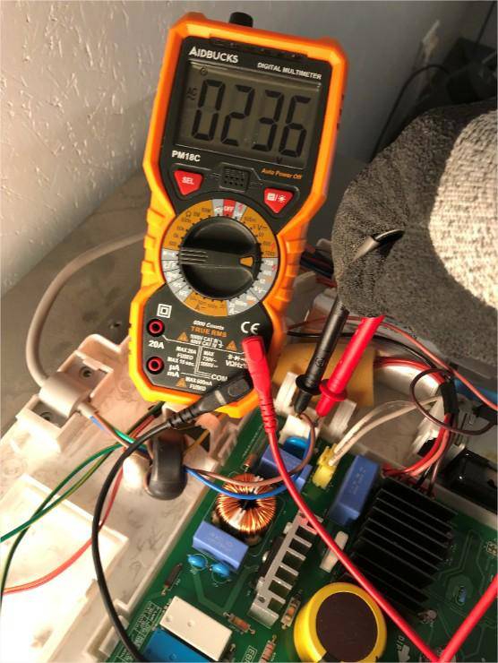 Vérifiez la tension de la carte électronique