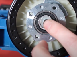 Vérifiez le moteur et les charbons moteur de la ponceuse