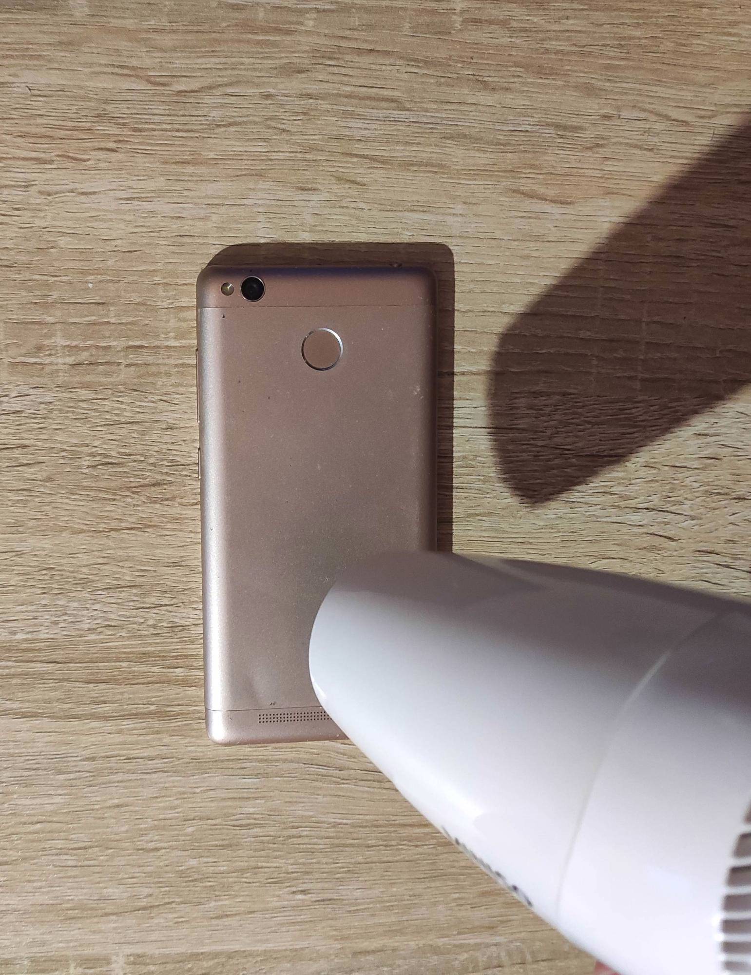 Démontez le téléphone