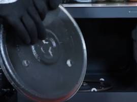 Vérifiez le plateau tournant et le support