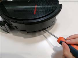 Testez l'interrupteur de l'aspirateur robot