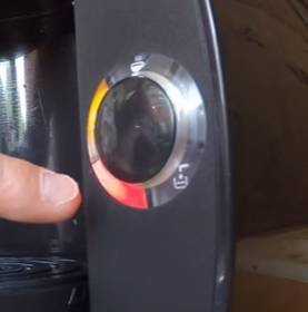 Détartrage Tassimo - Un nettoyage automatique et manuel d`une cafetière.