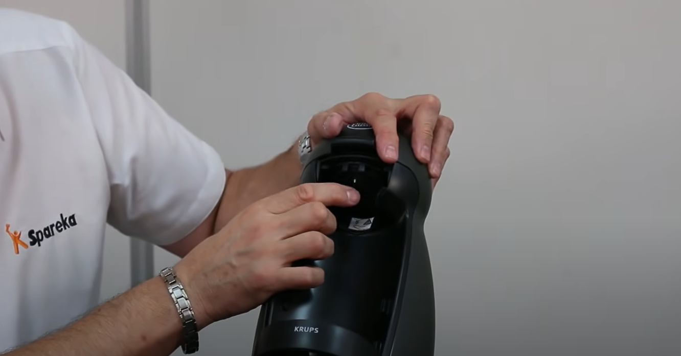 Débouchez la buse où s'écoule le café