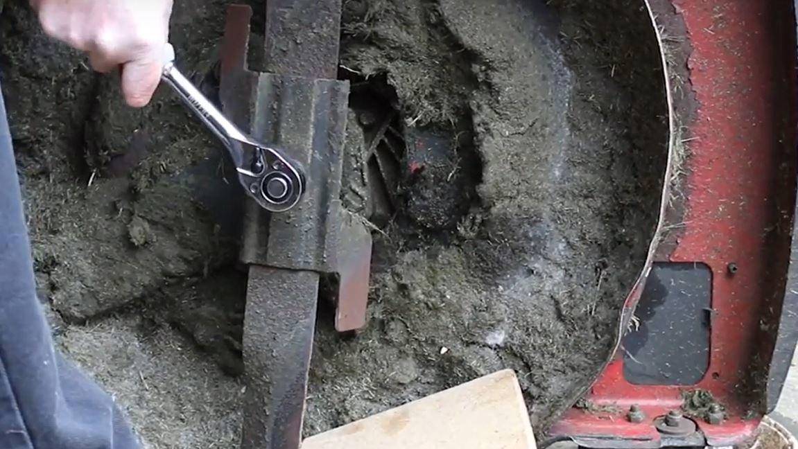 Contrôlez la lame et le châssis