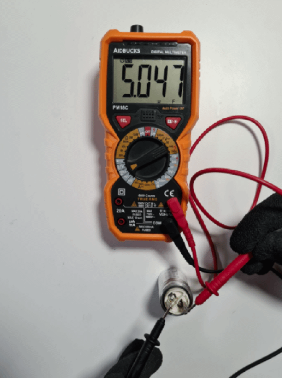 Testez le condensateur moteur du lave-linge