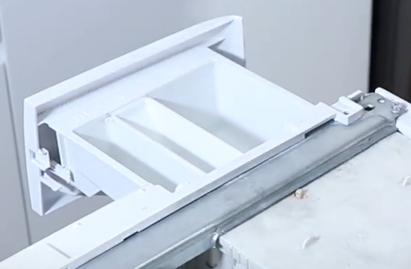 Nettoyez le bac à produits