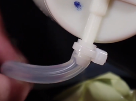 Vérifiez l'étanchéité des pièces de la cafetière