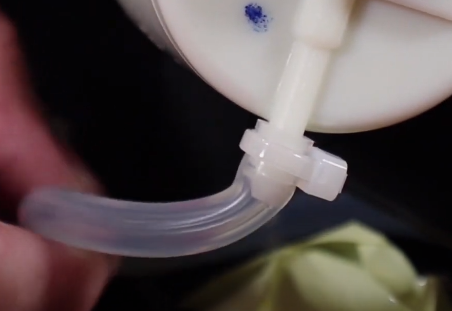 Vérifiez l'étanchéité des pièces de la cafetière