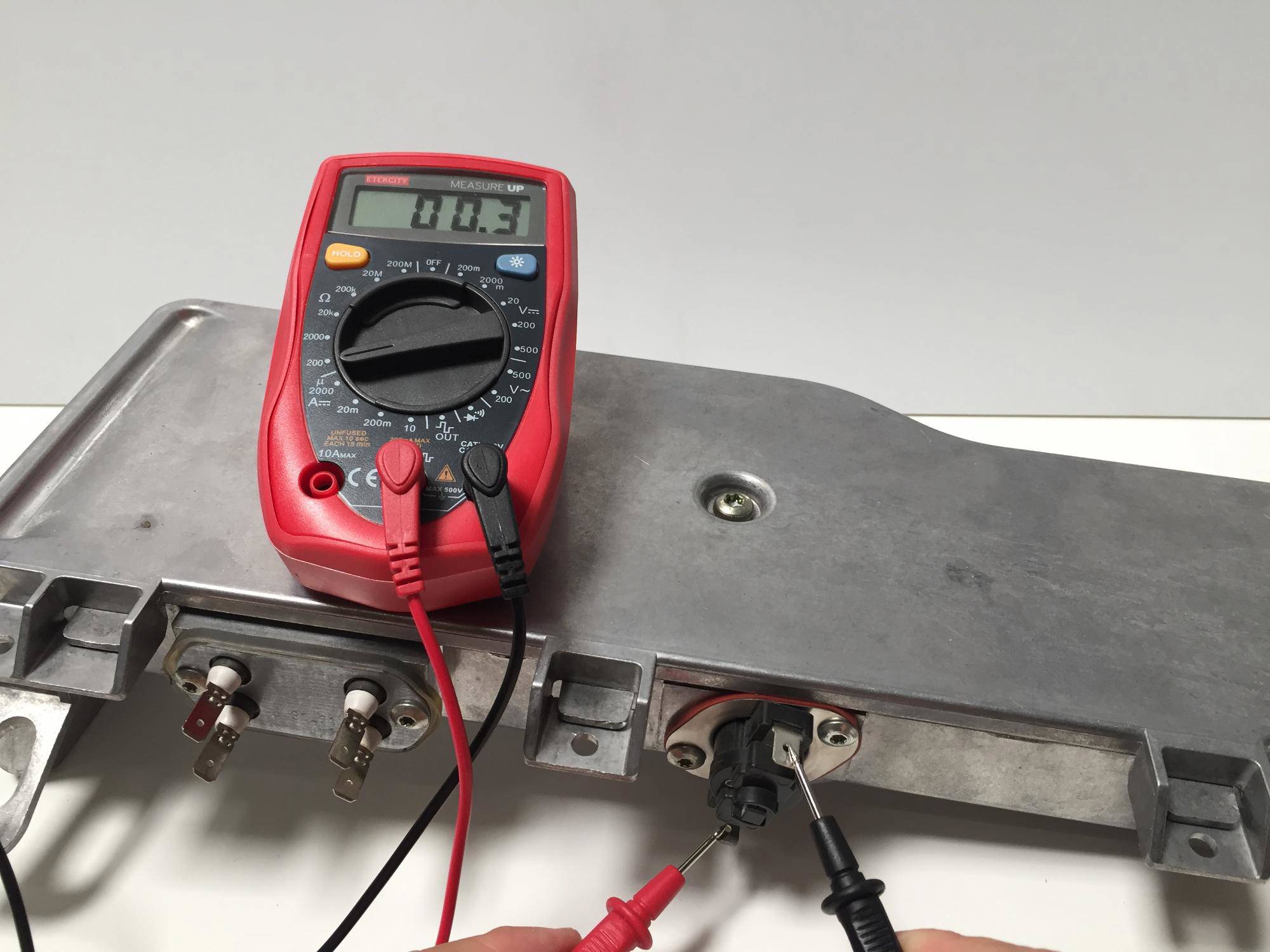 Testez le fusible thermique du lave-linge