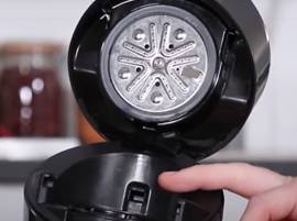 Vérifiez le bec verseur