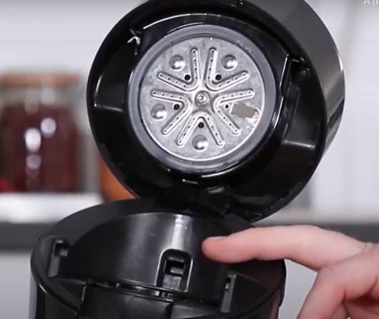 Vérifiez le bec verseur