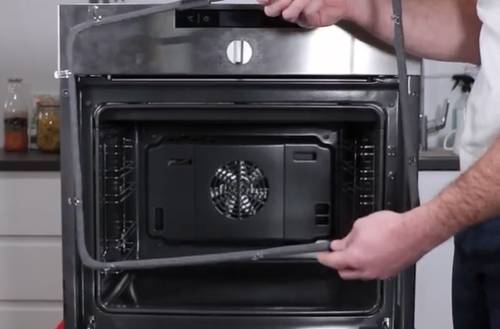 Contrôlez le joint de la porte du four