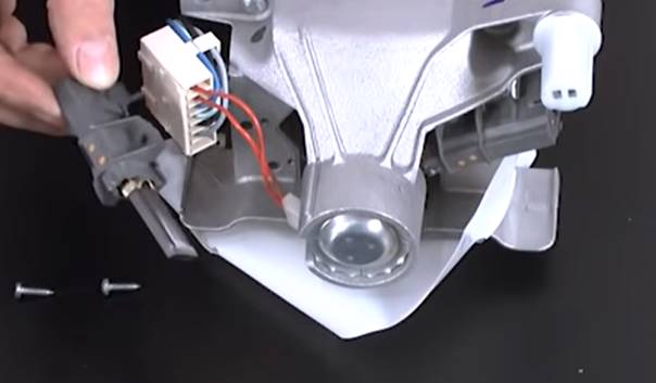 Vérifiez les charbons moteur du lave-linge