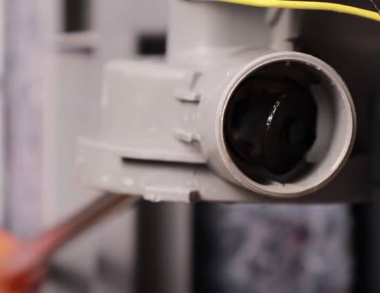 Vérifiez le clapet anti-retour du lave-vaisselle